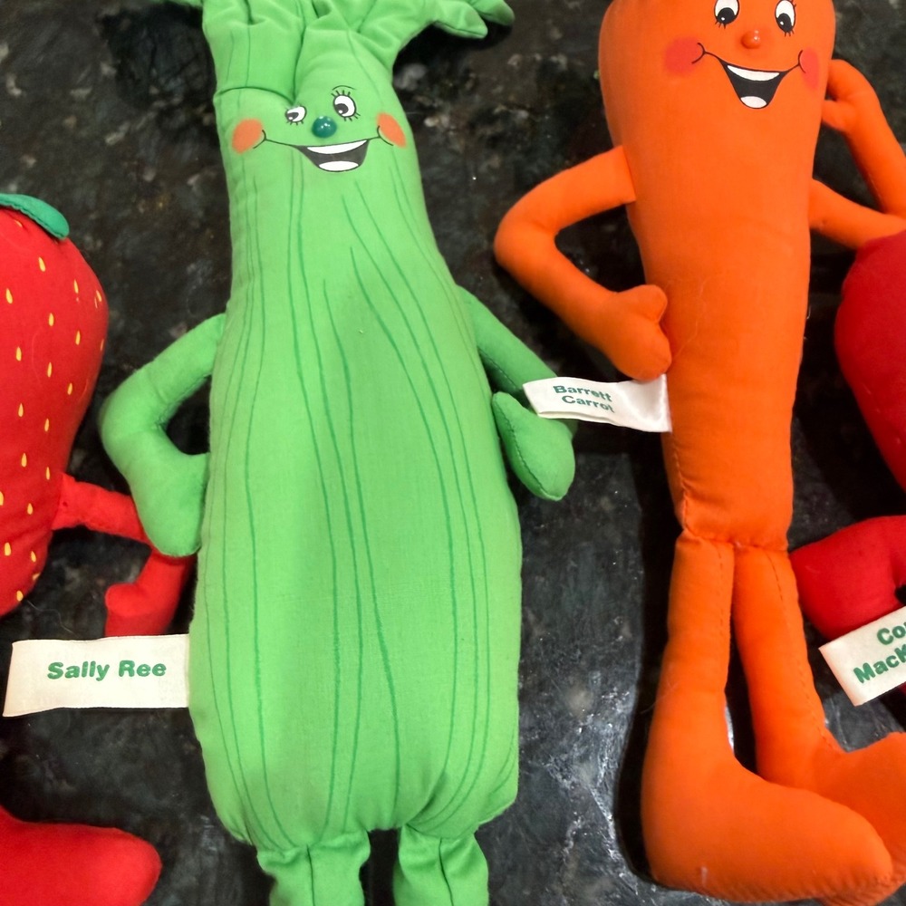 Vtg Crazy Crop Plush Set 1984 Hallmark Veggie People Strawberry Celery Carrot Ap - Picture 3 of 7
